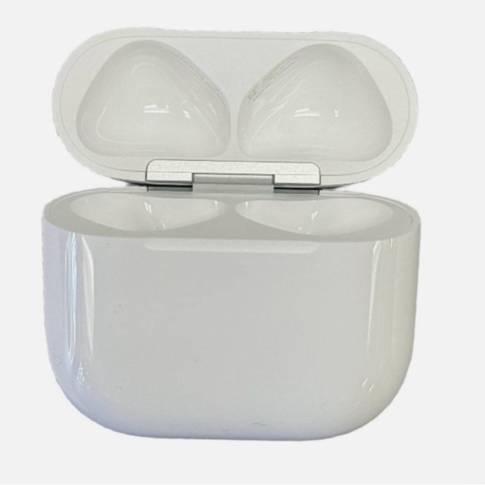 Apple AirPods 4 Wireless Charging Case Only